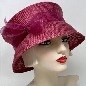 Women's Straw Cloche Hat with Decorative Bow - Raspberry colour